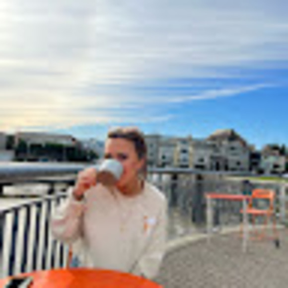 Meet your Posher, Taylor - Picture 1 of 1